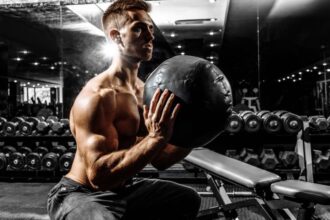 A CrossFit nem csupán egy edzés, hanem valódi kihívás testnek és léleknek. Saját bőrünkön tapasztaltuk meg, hogy a változatos, intenzív feladatok nem hagynak időt a pihenésre – és minden alkalommal újabb határokat feszegetnek.