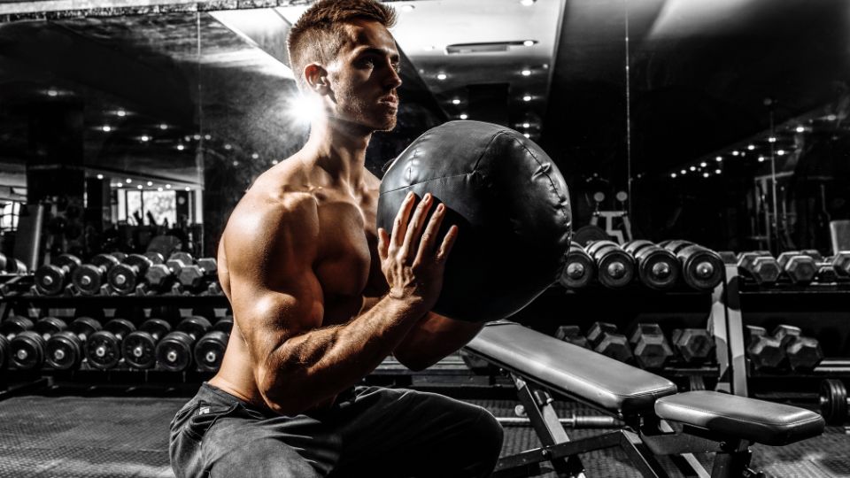A CrossFit nem csupán egy edzés, hanem valódi kihívás testnek és léleknek. Saját bőrünkön tapasztaltuk meg, hogy a változatos, intenzív feladatok nem hagynak időt a pihenésre – és minden alkalommal újabb határokat feszegetnek.