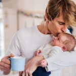 Az esti mese nemcsak lefekvés előtt fontos rituálé, hanem remek alkalom arra is, hogy apa és gyermeke közelebb kerüljenek egymáshoz. Összegyűjtöttük azokat a meséket, amelyeket minden apának érdemes ismernie a közös pillanatokért.