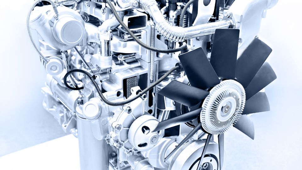 Dízelmotor részletei, kiemelve a modern technológiai újításokat.