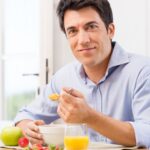 Rohanó napjainkban is lehetséges egészségesen étkezni, még akkor is, ha nincs időnk főzni. Az előre tervezés, tudatos alapanyag-választás és egyszerű, gyors megoldások segítenek abban, hogy tápláló ételek kerüljenek az asztalra.
