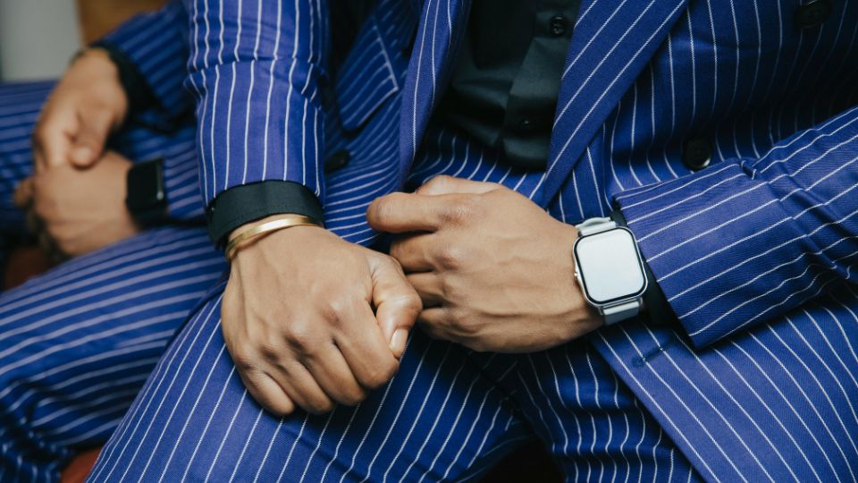 A tökéletes karóra nemcsak az időt mutatja, hanem személyiséged kiegészítője is lehet. Cikkünk segít eligazodni a különböző stílusok, anyagok és funkciók között, hogy megtaláld azt az órát, ami valóban téged tükröz.