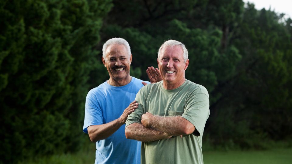 Az intervallum edzés, vagyis HIIT, rövid idő alatt segíthet a zsírégetésben és az állóképesség javításában. Már 20 perc intenzív gyakorlatsor is elég lehet ahhoz, hogy beindítsd az anyagcseréd, és hatékonyan formáld az alakod.