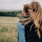 A szakértők szerint a tartós szerelem alapja a kölcsönös tisztelet, az őszinte kommunikáció és a közös élmények megosztása. Nem elég a szenvedély, fontos, hogy a párok időt szánjanak egymásra és folyamatosan dolgozzanak a kapcsolatukon.