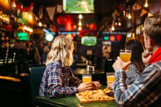 Egy izgalmas meccs mellé nem hiányozhat a hideg sör – de vajon melyik sporthoz milyen sör illik a legjobban? Cikkünkben bemutatjuk a legjobb párosításokat, hogy a szurkolás élménye teljes legyen!