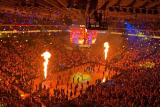 Az idei NBA-szezon minden eddiginél izgalmasabbnak ígérkezik: vajon megvédi címét a Denver Nuggets, vagy új bajnokot avatunk? És ki lesz az MVP? Cikkünkben bemutatjuk a legesélyesebbeket és megosztjuk tippjeinket is!