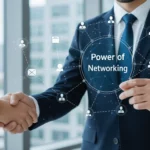 Két férfi kezet fog, miközben a networking erejét szimbolizáló grafika látható.