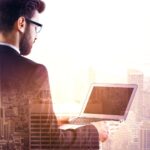Sokan álmodnak a home office kényelméről, ám a valóságban számos buktatóval találhatják szembe magukat. Hogyan őrizhetjük meg a produktivitást, miközben otthonról dolgozunk? Cikkünkben feltárjuk a hatékony otthoni munka titkait és a leggyakoribb hibákat.