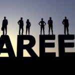 A nyilvános beszéd sokaknak kihívás, de a lámpaláz legyőzhető! Megmutatjuk, hogyan lehetsz magabiztosabb, hogyan szólíthatod meg hatékonyan a közönségedet, és miként válhatsz igazán meggyőző előadóvá a gyakorlatban.