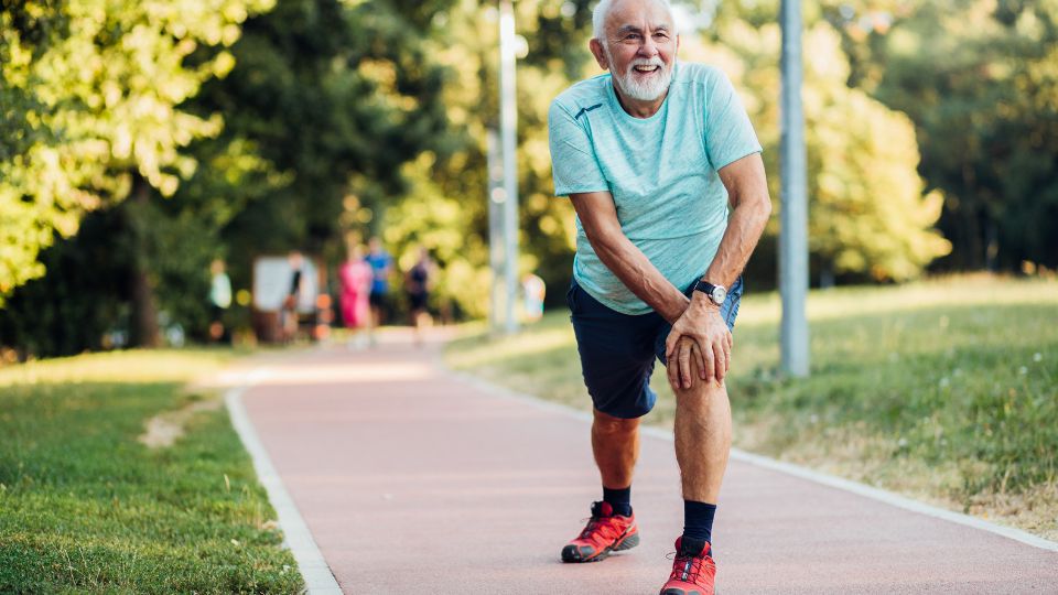A nyújtás nem csupán a sérülések megelőzésében segít, hanem hozzájárul az izomerő és a férfias teljesítmény növeléséhez is. A rugalmasabb test jobb mozgástartományt, fokozott vitalitást és erősebb tartást biztosít a mindennapokban.